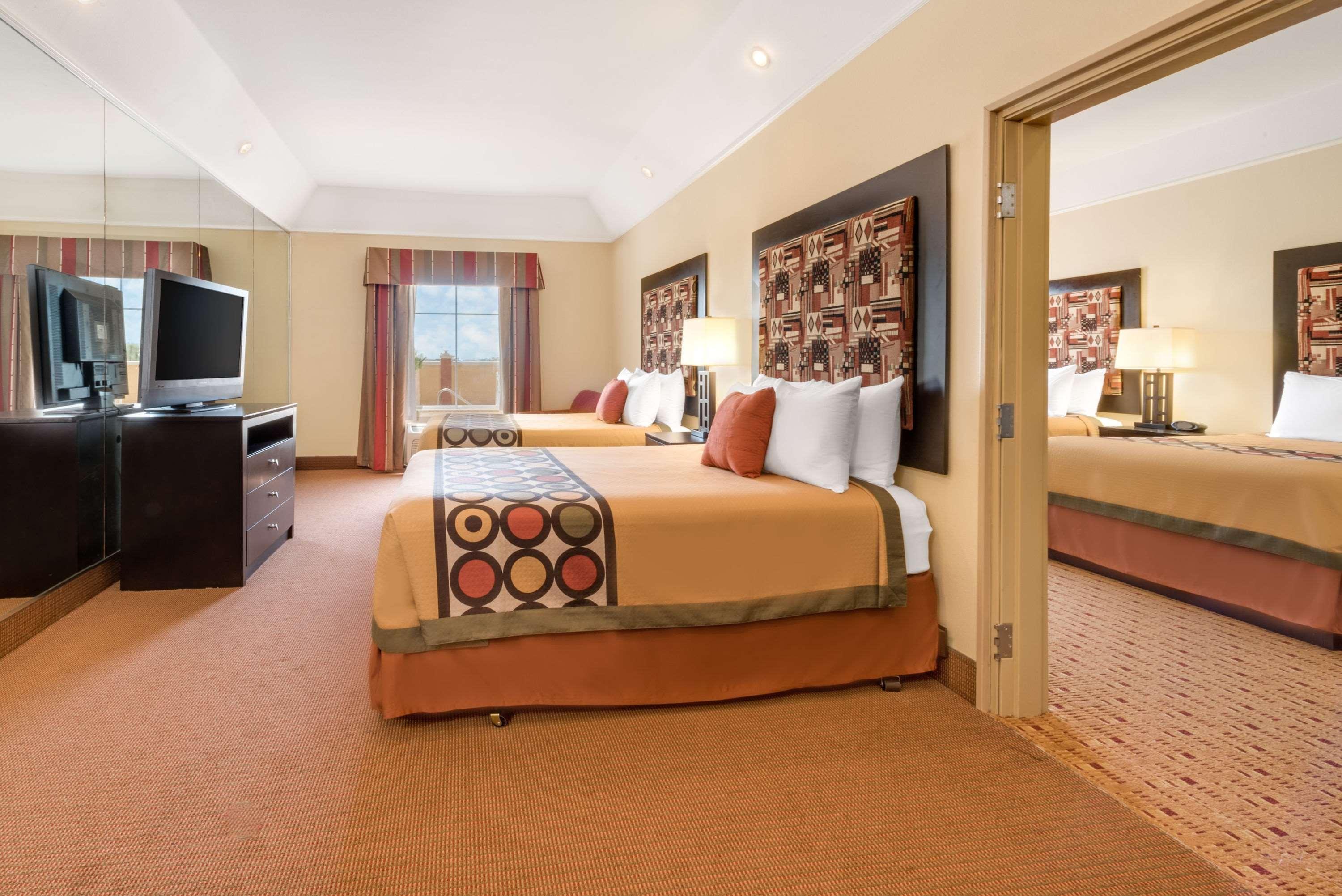 Super 8 By Wyndham Hidalgo At La Plaza Mall & Mcallen Airport Exteriör bild