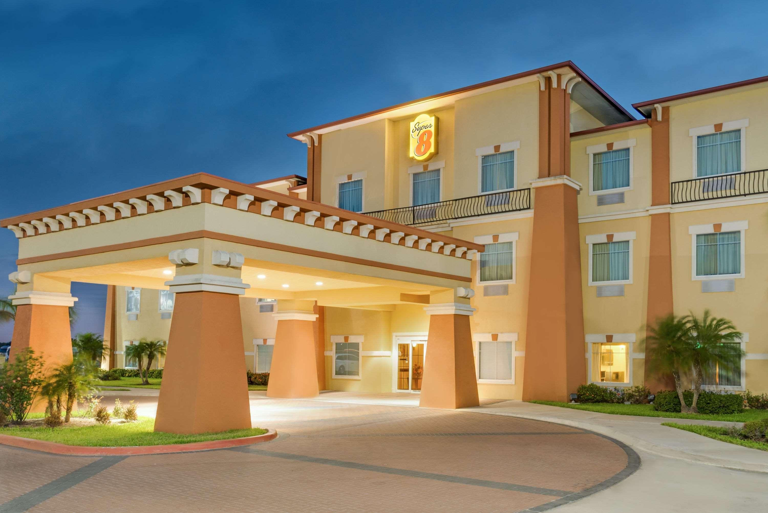 Super 8 By Wyndham Hidalgo At La Plaza Mall & Mcallen Airport Exteriör bild