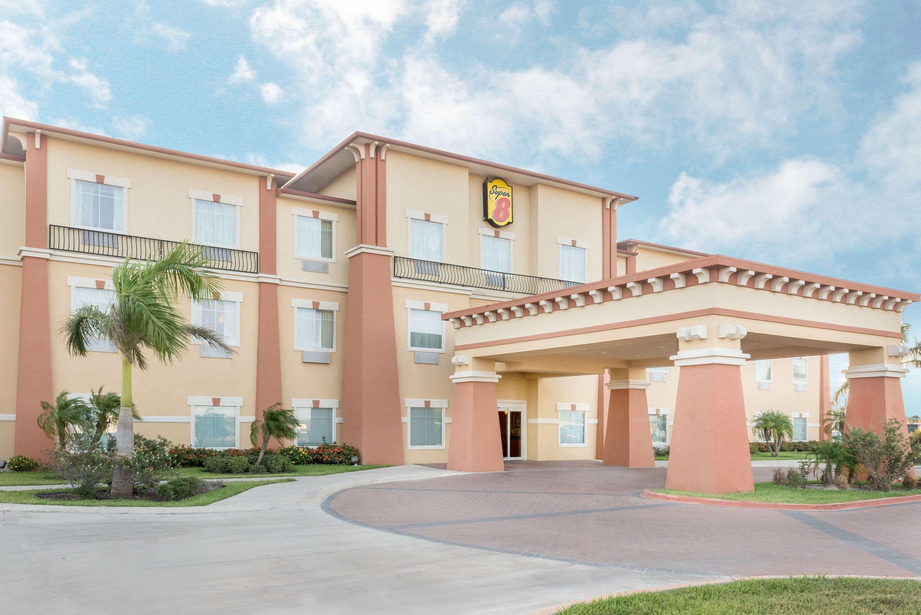 Super 8 By Wyndham Hidalgo At La Plaza Mall & Mcallen Airport Exteriör bild