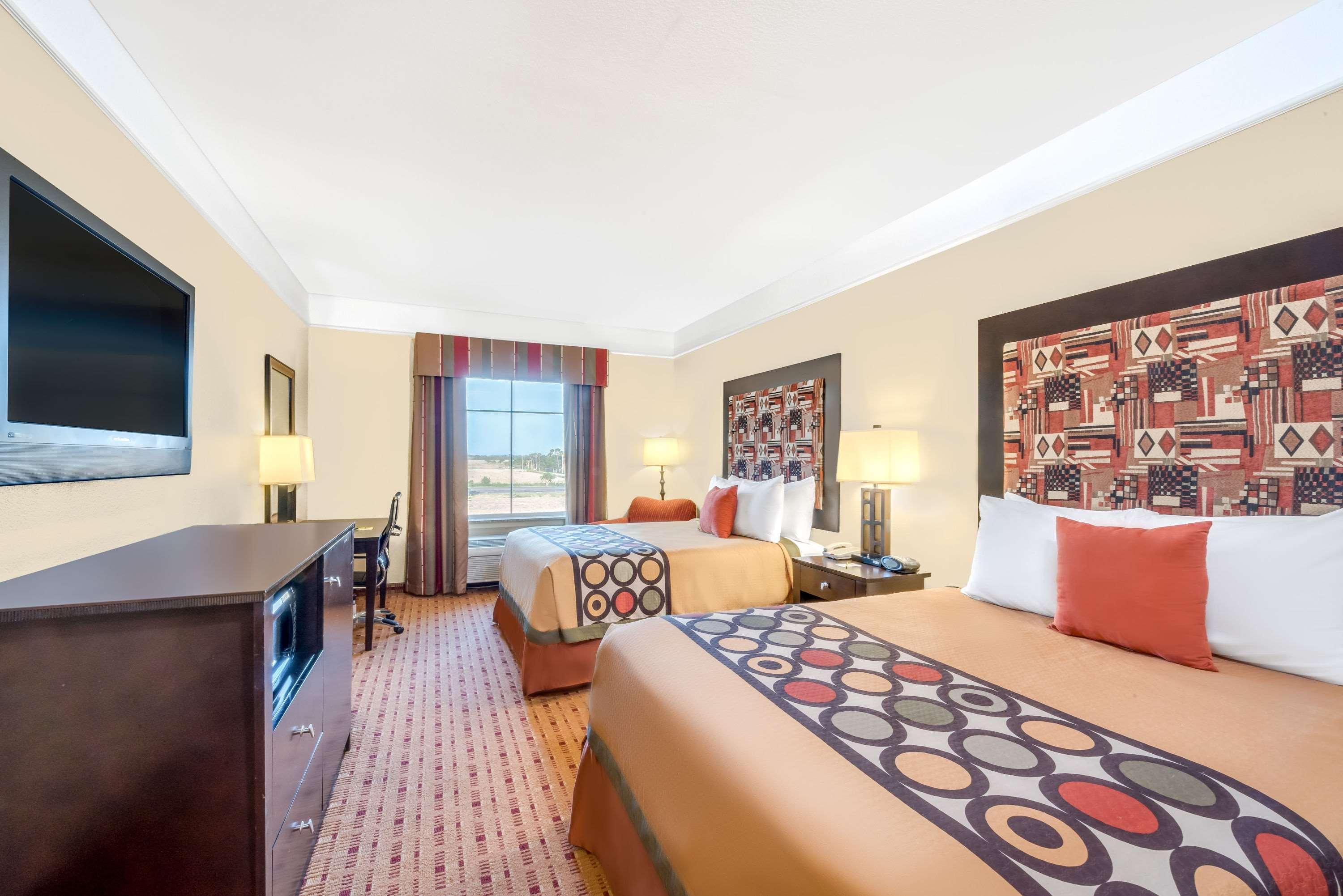 Super 8 By Wyndham Hidalgo At La Plaza Mall & Mcallen Airport Exteriör bild