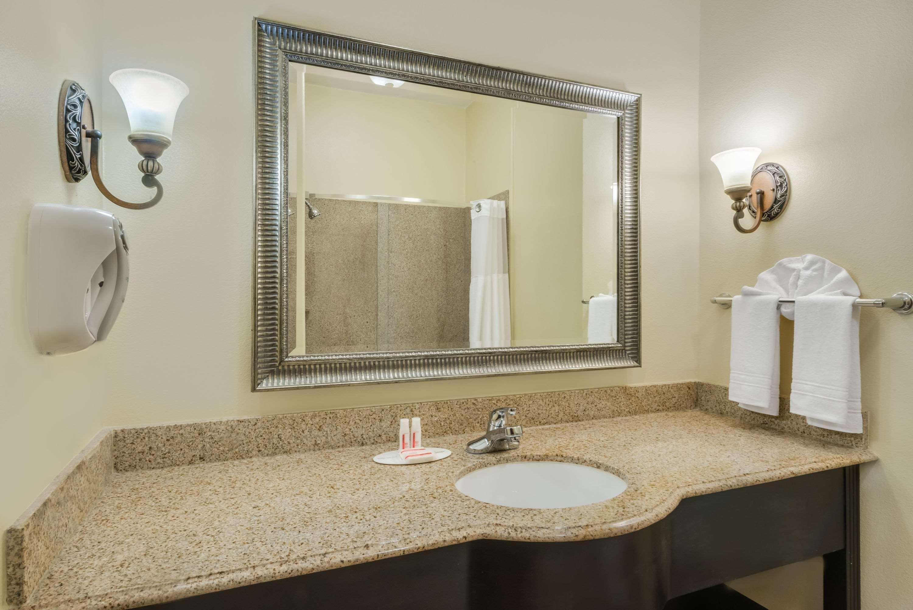 Super 8 By Wyndham Hidalgo At La Plaza Mall & Mcallen Airport Exteriör bild