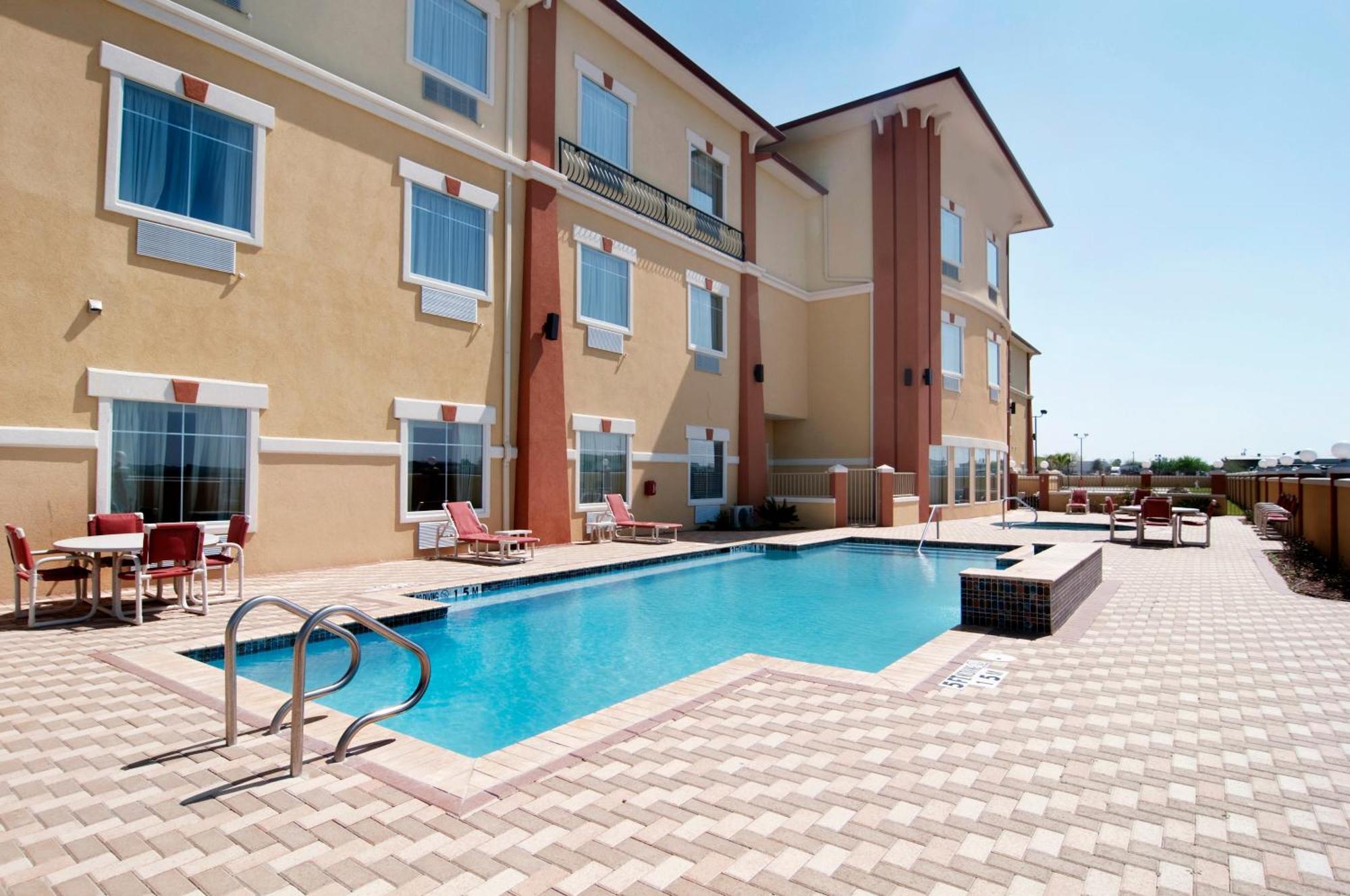 Super 8 By Wyndham Hidalgo At La Plaza Mall & Mcallen Airport Exteriör bild