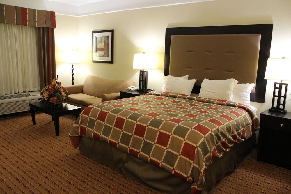 Super 8 By Wyndham Hidalgo At La Plaza Mall & Mcallen Airport Exteriör bild