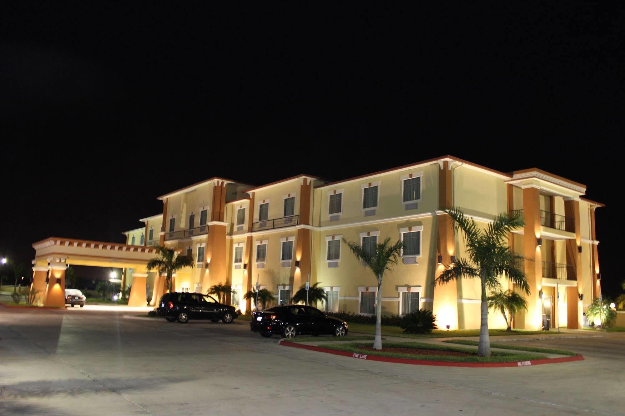Super 8 By Wyndham Hidalgo At La Plaza Mall & Mcallen Airport Exteriör bild
