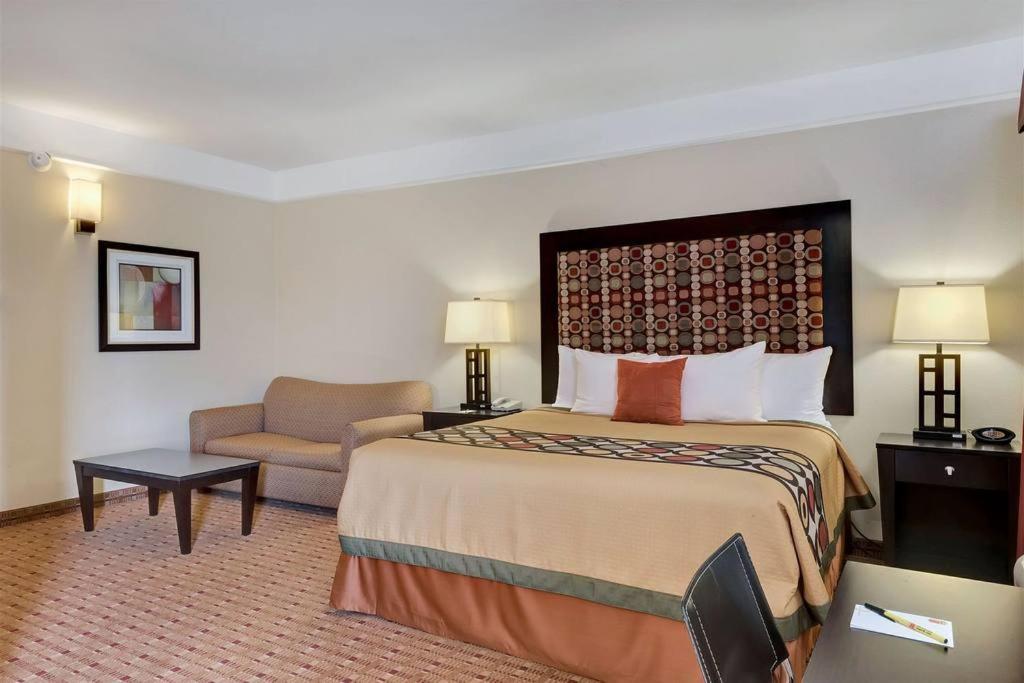 Super 8 By Wyndham Hidalgo At La Plaza Mall & Mcallen Airport Exteriör bild